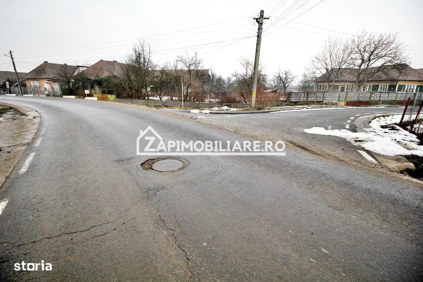 Casă cu 3 camere cu Teren 2700 Mp în Central