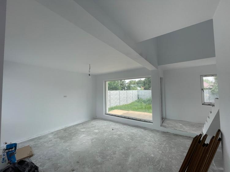 Duplex cu 3 camere cu Canalizare în Plopi