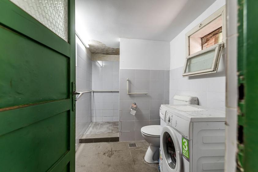 Casă individuală cu 4 camere cu Canalizare în Bujac