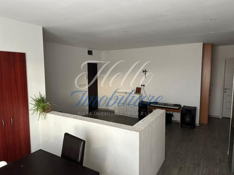 Apartament cu 3 camere semidecomandat în Florești