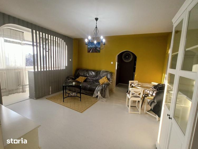 Apartament cu 2 camere semidecomandat, mobilat în Craiovei