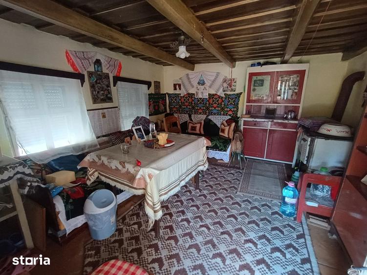 Casă cu 2 camere cu Teren 1100 Mp în Mica