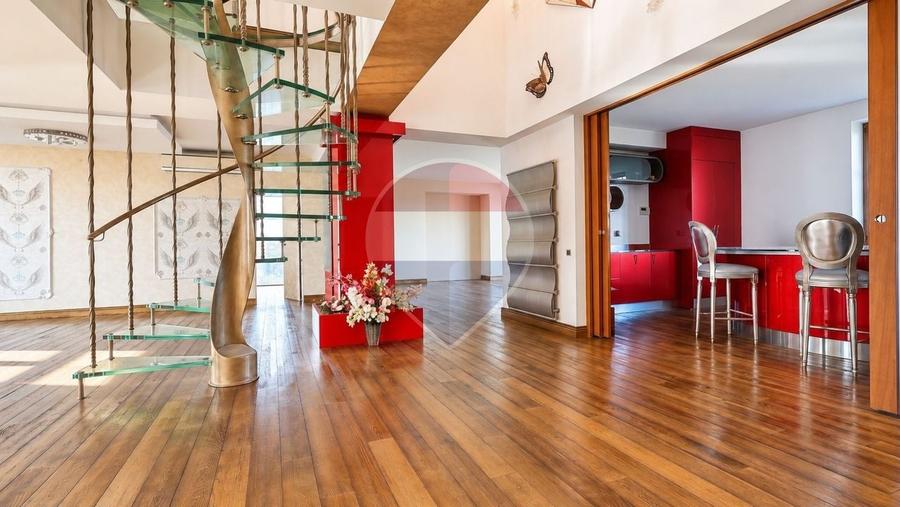 Penthouse cu 4 camere decomandat în Băneasa