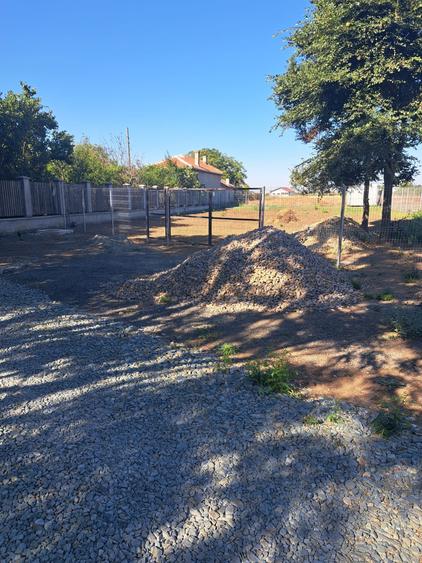 Teren Construcții intravilan de 400 mp, în Lazu