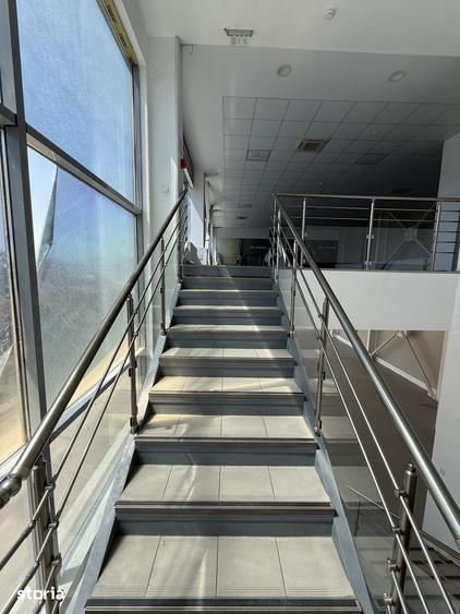 Spațiu comercial, de 996 mp, în Nord