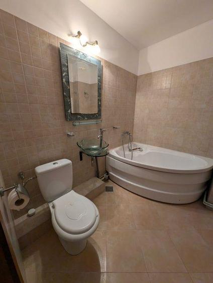 Apartament cu 4 camere decomandat în Gară