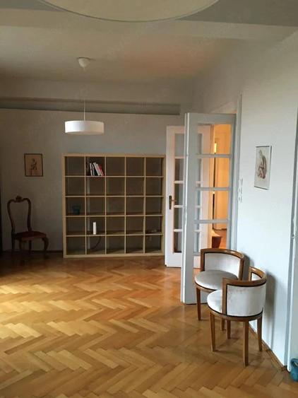 Apartament cu 6 camere decomandat în Central