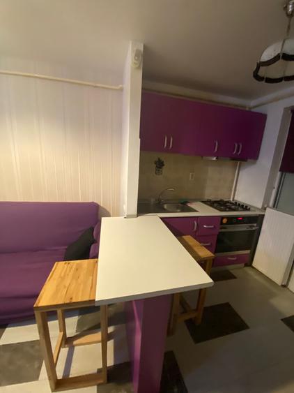 Apartament cu 2 camere semidecomandat, mobilat în Podu Roș