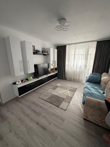 Apartament cu 3 camere semidecomandat, mobilat în Brazda lui Novac