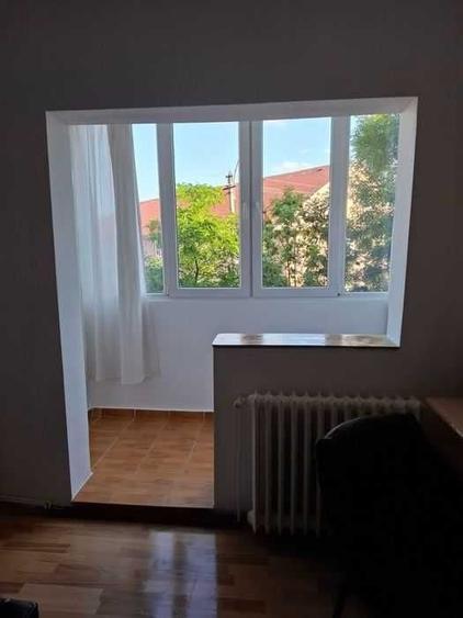 Garsonieră decomandată în Central