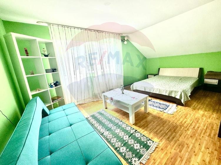 Casă individuală cu 5 camere cu Teren 713 Mp în Cârcea