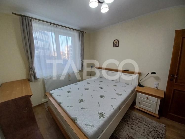 Apartament cu 3 camere semidecomandat, mobilat în Mihai Viteazul