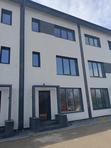 Casă cu 5 camere cu Teren 170 Mp în Ostratu