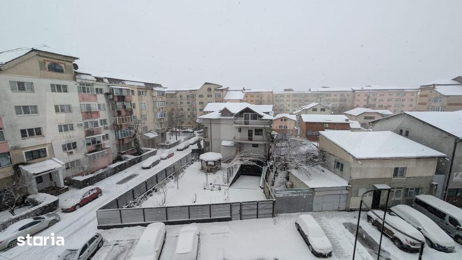 Apartament cu 3 camere decomandat în Sud