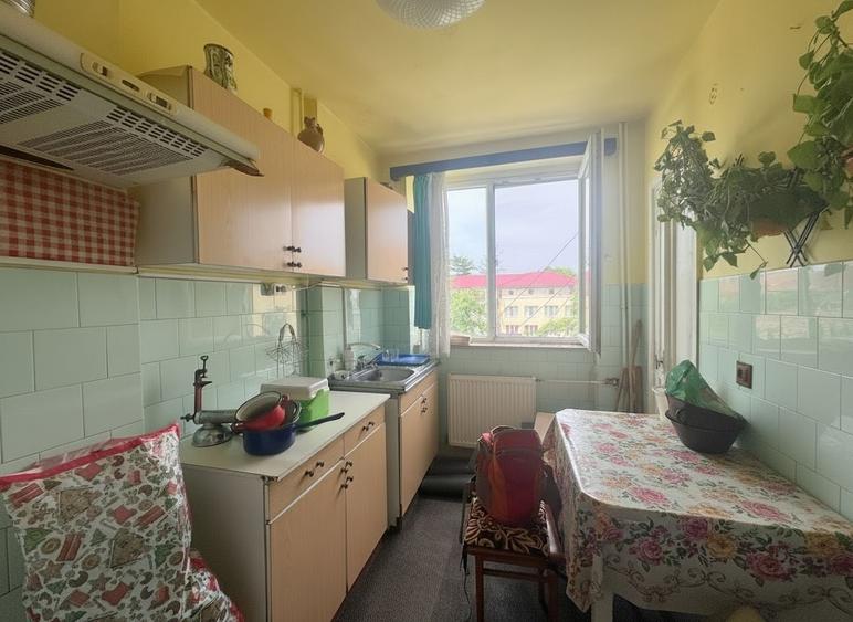 Apartament cu 3 camere semidecomandat în Bălcescu