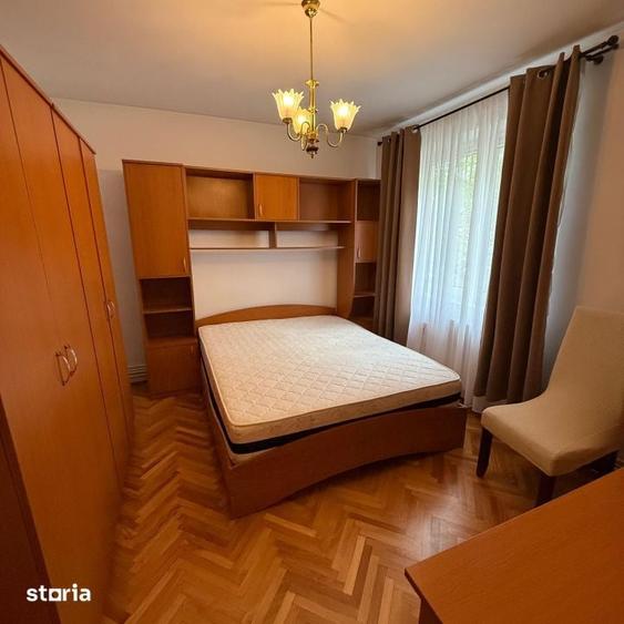 Apartament cu 3 camere semidecomandat în Săsar