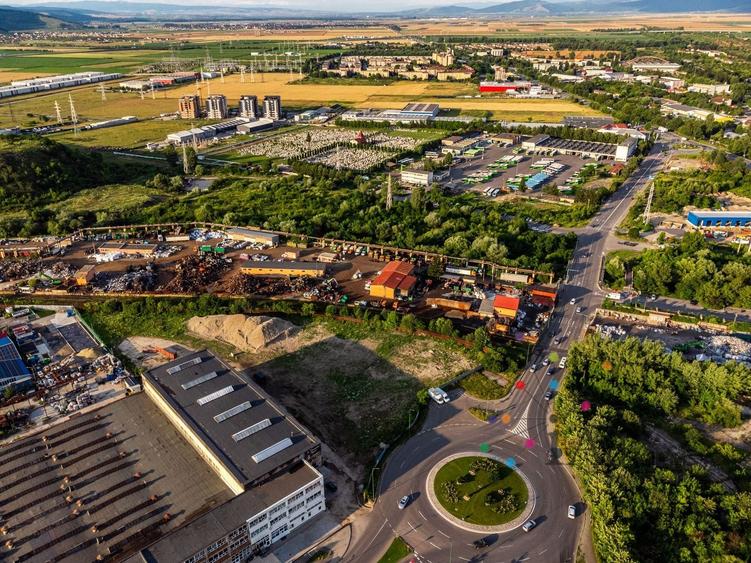 Teren Construcții intravilan de 5109 mp, în Tractorul