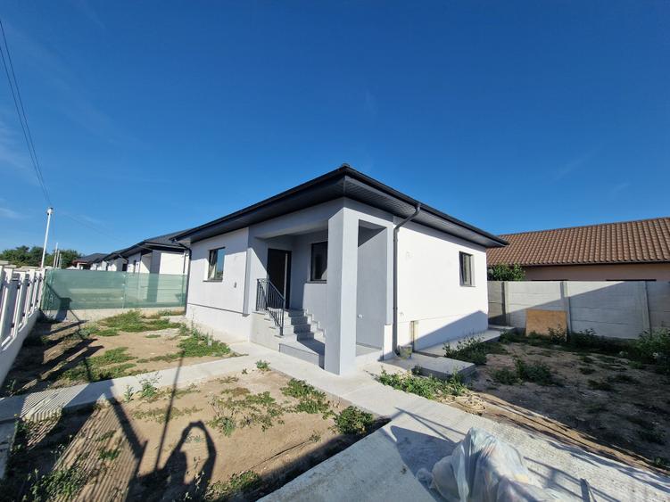 Casă individuală cu 3 camere cu Teren 268 Mp în Lumina