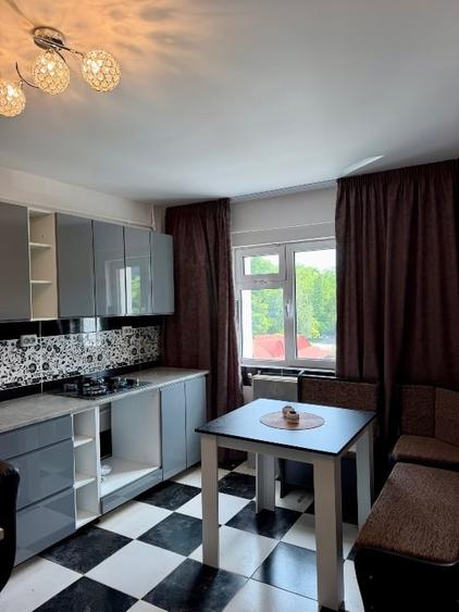 Apartament cu 2 camere decomandat, mobilat în Central