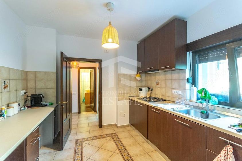 Apartament cu 4 camere semidecomandat în Kiseleff