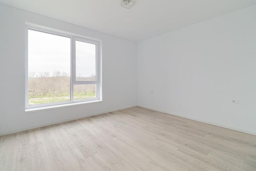 Apartament cu 5 camere semidecomandat, mobilat în 1 Decembrie