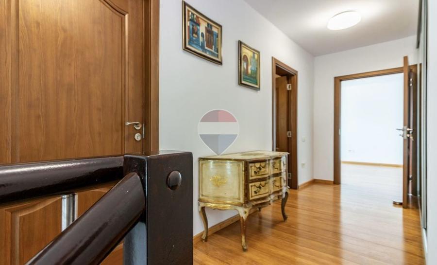Apartament cu 4 camere decomandat în Unirii