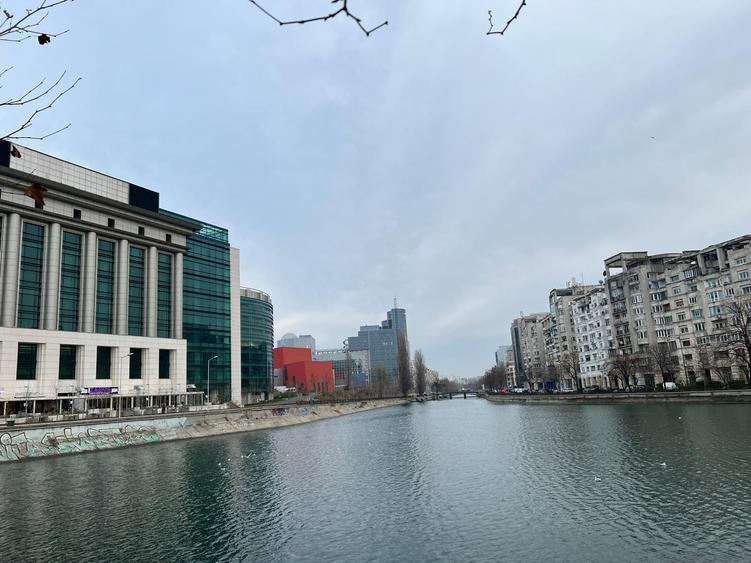 Garsonieră decomandată în Unirii