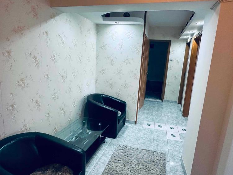 Apartament cu 3 camere decomandat în Independenței