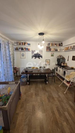 Casă individuală cu 5 camere cu Garaj în Titan