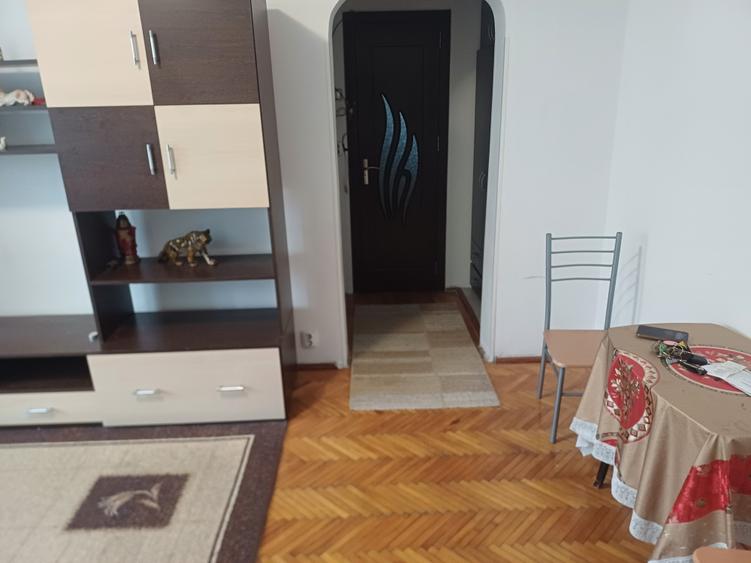 Apartament cu 2 camere semidecomandat în Dristor