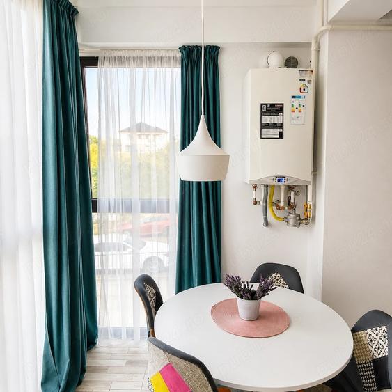 Apartament cu 3 camere decomandat în Universității