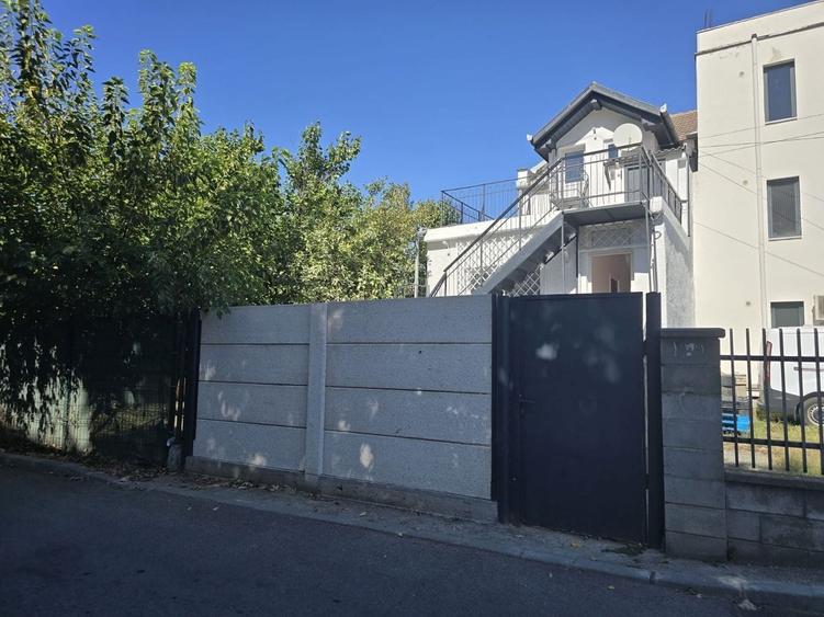 Casă individuală cu 10 camere cu Canalizare în Spitalul Județean