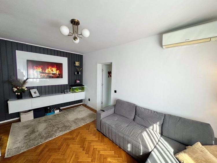 Apartament cu 3 camere decomandat, mobilat în Calea București