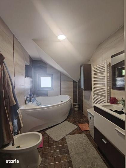 Casă cu 5 camere cu Teren 765 Mp în Valea Borcutului