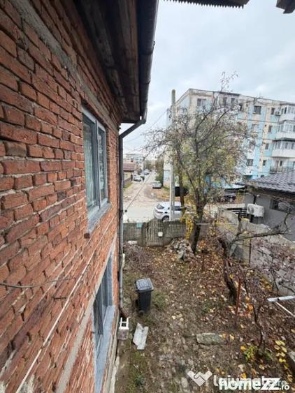 Casă cu 6 camere cu Teren 270 Mp în Central