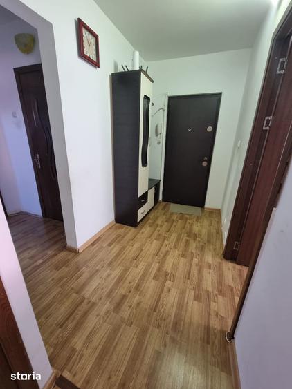 Apartament cu 3 camere decomandat în Onești
