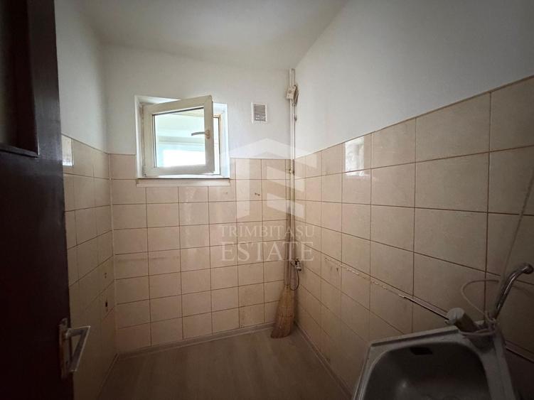 Apartament cu 2 camere decomandat în Titan