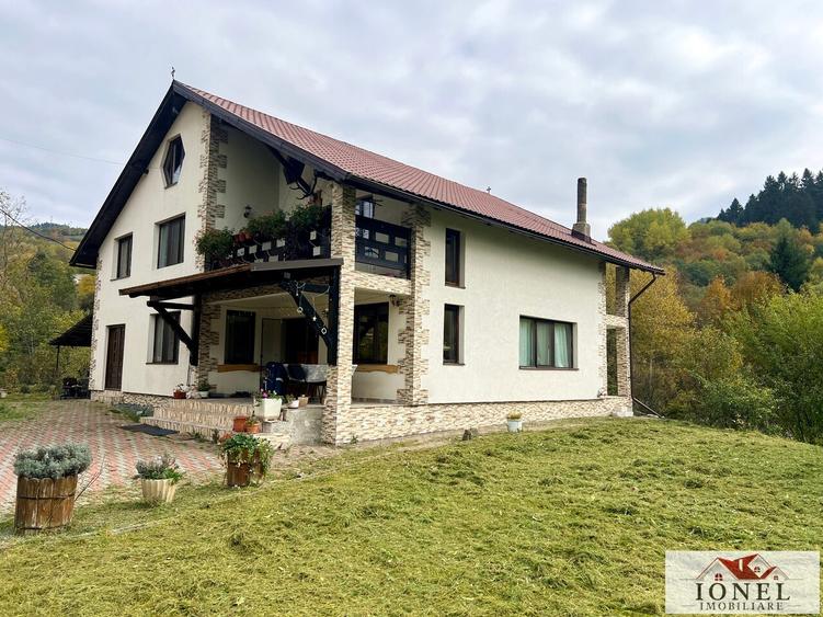 Casă individuală cu 7 camere cu Canalizare în Roșia Montană