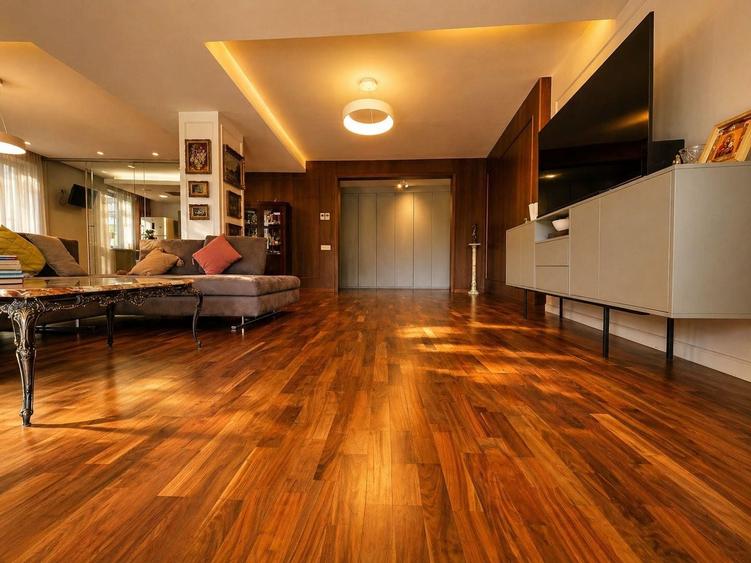 Apartament cu 4 camere decomandat, mobilat în Iancu Nicolae