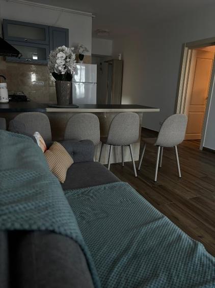 Apartament cu 2 camere decomandat, mobilat în Central