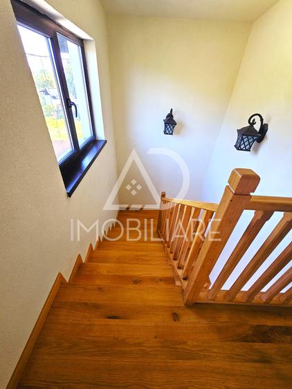 Casă individuală cu 6 camere cu Teren 600 Mp în 9 Mai