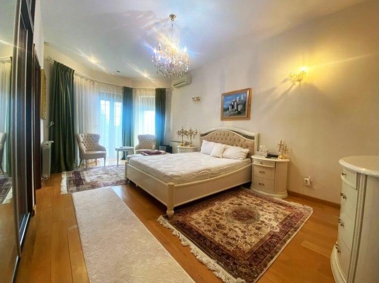 Casă cu 6 camere cu Garaj în Iancu Nicolae