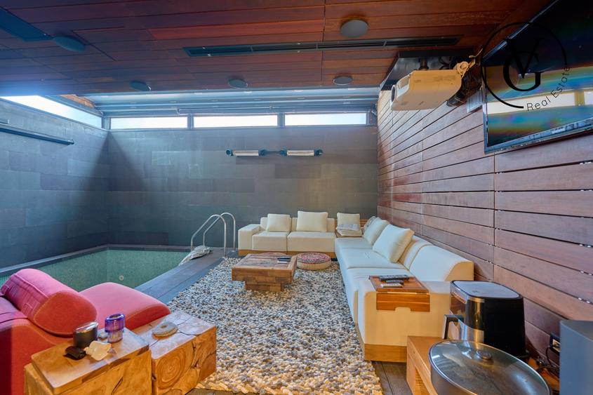 Casă individuală cu 10 camere cu Piscina în Central
