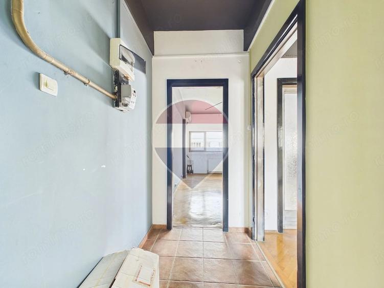 Apartament cu 3 camere decomandat în Romană