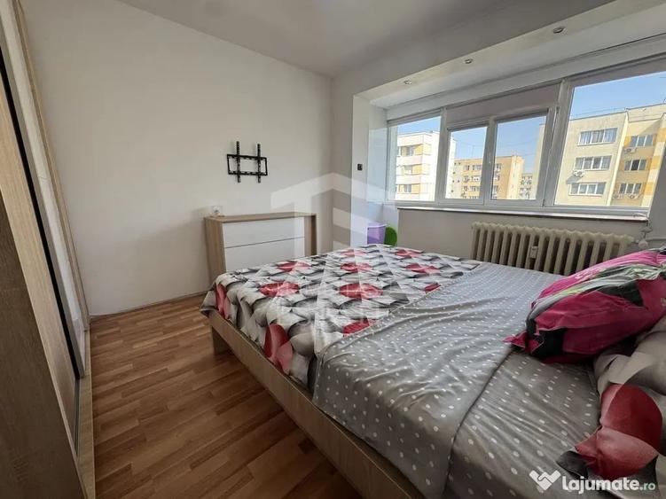 Apartament cu 3 camere semidecomandat în Tei