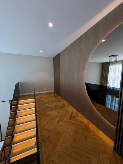 Penthouse cu 3 camere semidecomandat în Barbu Văcărescu