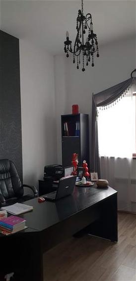 Spațiu comercial, de 800 mp, în Central
