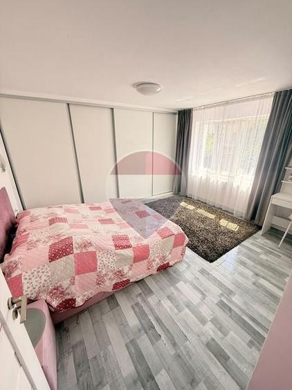Duplex cu 6 camere cu Teren 229 Mp în Est