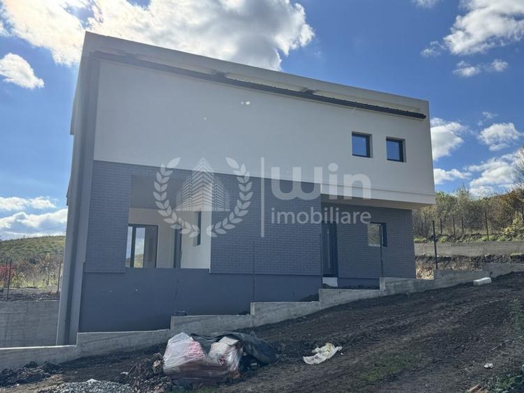 Casă individuală cu 4 camere cu Garaj în Mănăștur