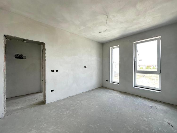 Duplex cu 4 camere cu Canalizare în Moșnița Nouă